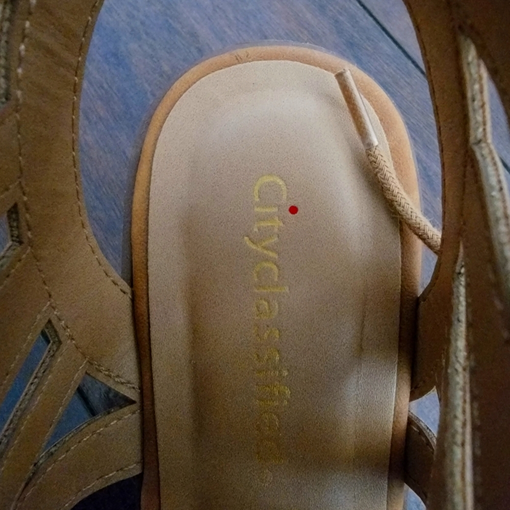 Shoes - Picture 5 of 6